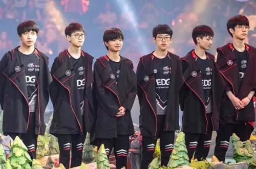 背靠背安排 背靠背安排